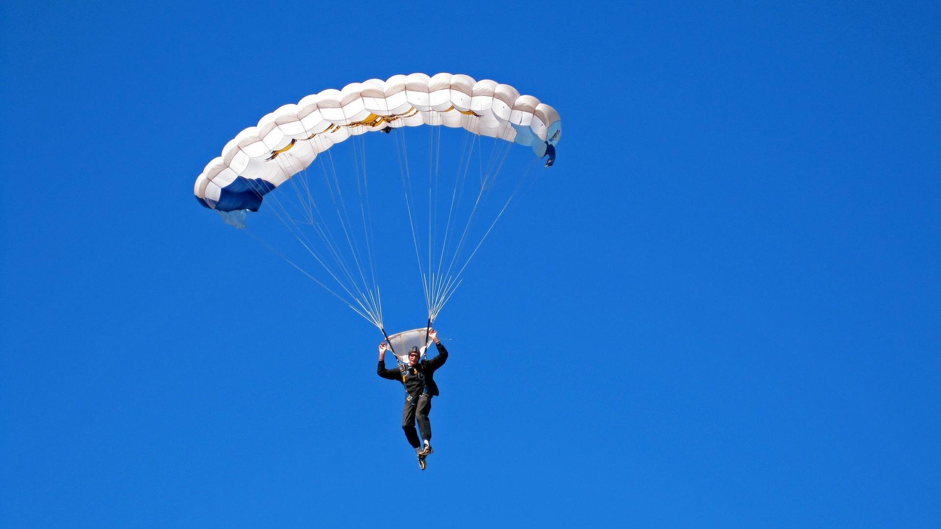 红色血统与蓝月心脏，当刺客迪亚斯刺穿足球的两种灵魂